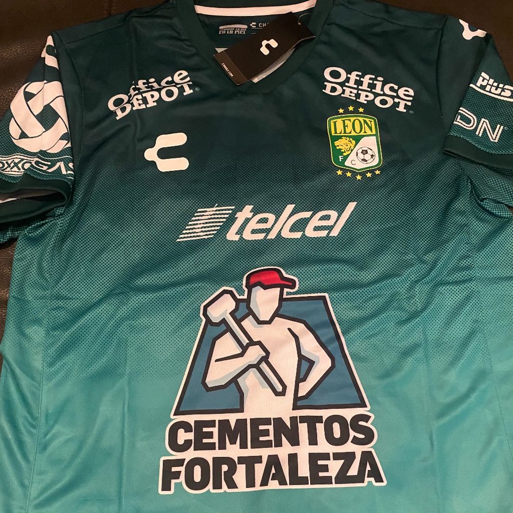 Charly brand CLUB LEON Liga MX Men's Green JERSEY Sz M,L,XL,2XL New w tags